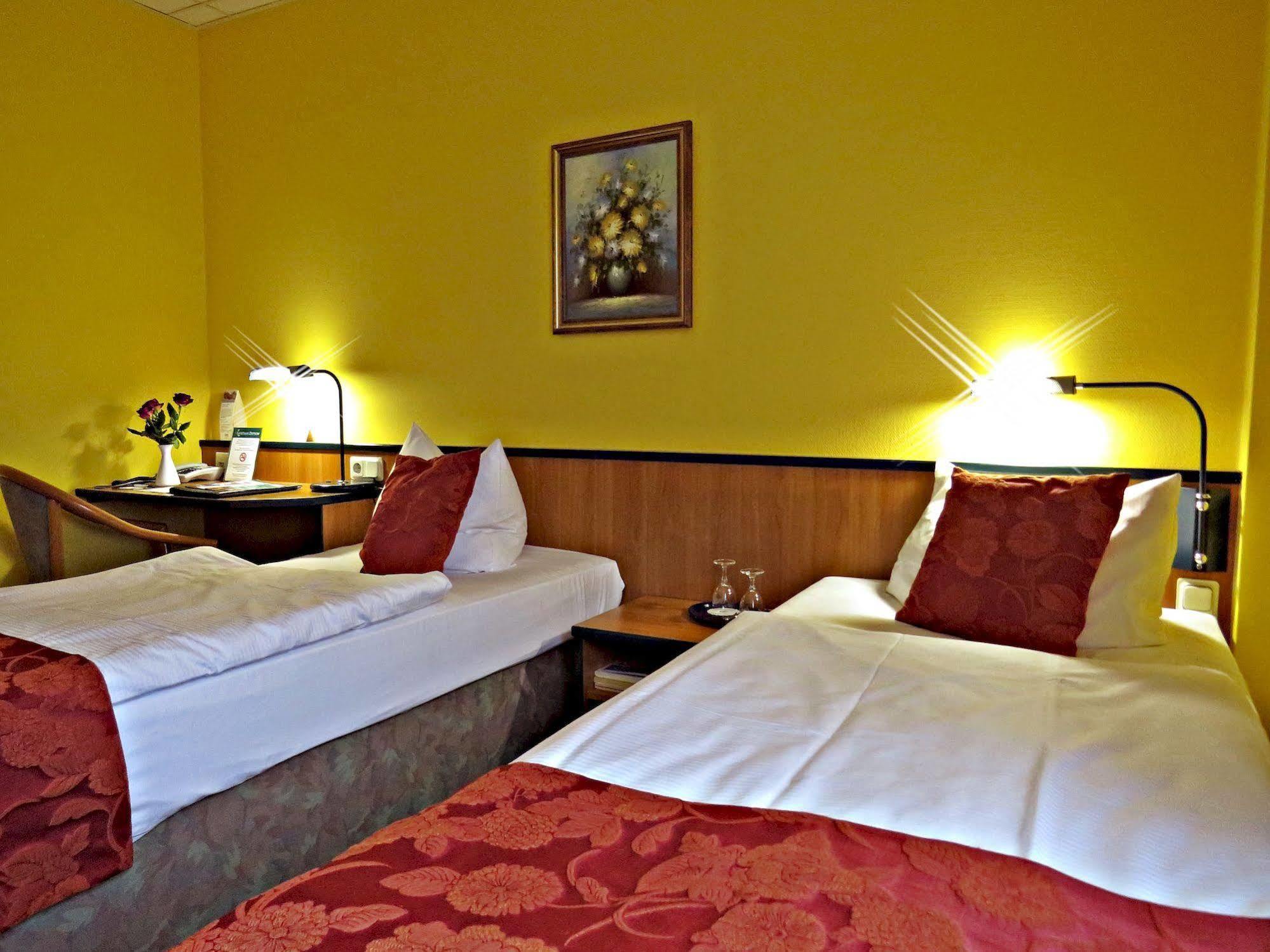 Hotel Landhaus Dierkow Росток Екстер'єр фото